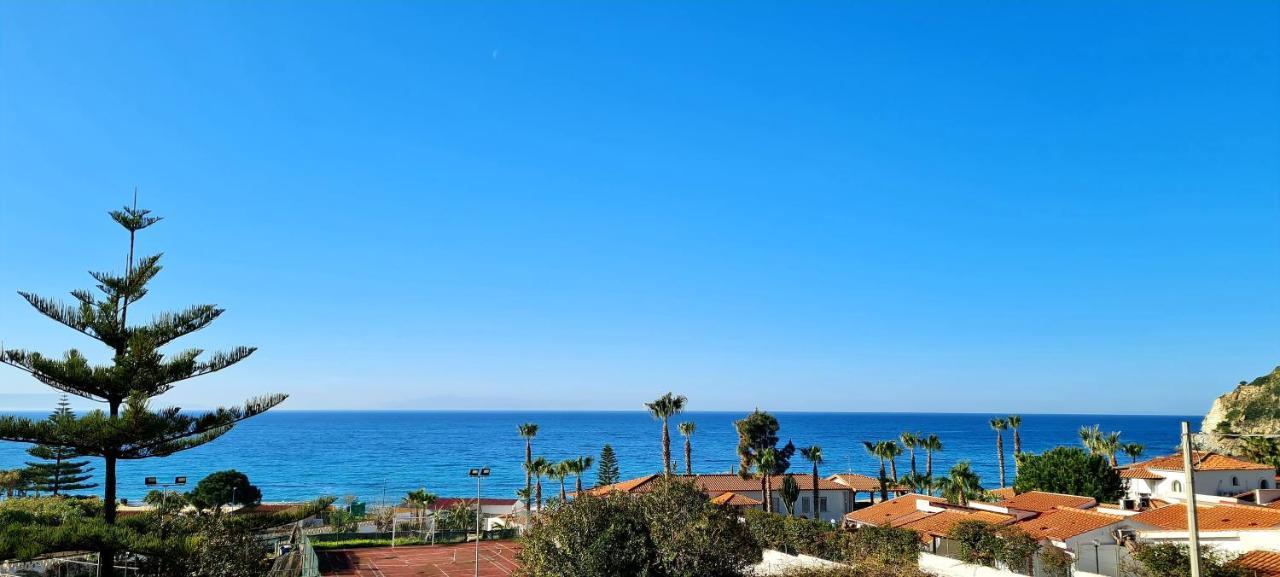 Ninfa Sul Mare Apartments 50 M E T R I Dal Mare Parcheggio Gratuito Custodito Капо-Ватикано Экстерьер фото