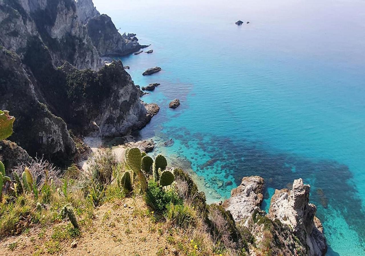 Ninfa Sul Mare Apartments 50 M E T R I Dal Mare Parcheggio Gratuito Custodito Капо-Ватикано Экстерьер фото