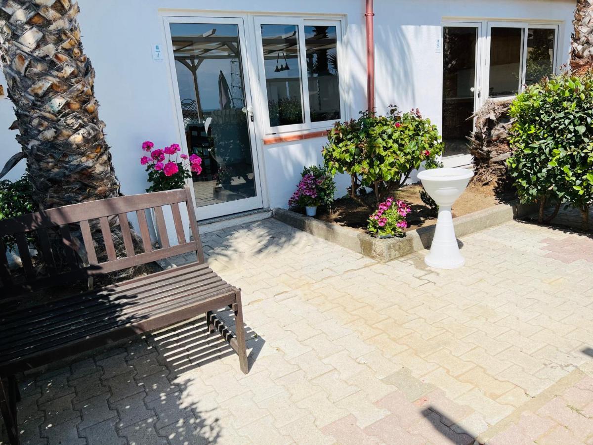 Ninfa Sul Mare Apartments 50 M E T R I Dal Mare Parcheggio Gratuito Custodito Капо-Ватикано Экстерьер фото